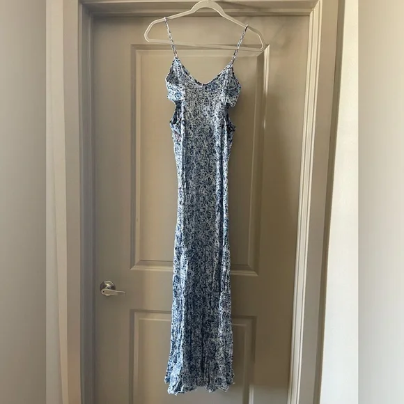 Ecote Blue and White Floral Maxi Dress - Picture 4 of 6